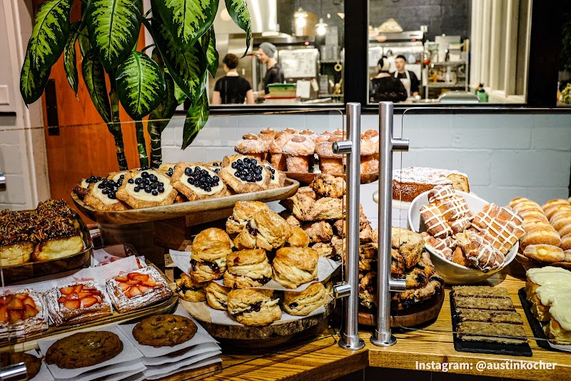 Fox in the Snow Cafe