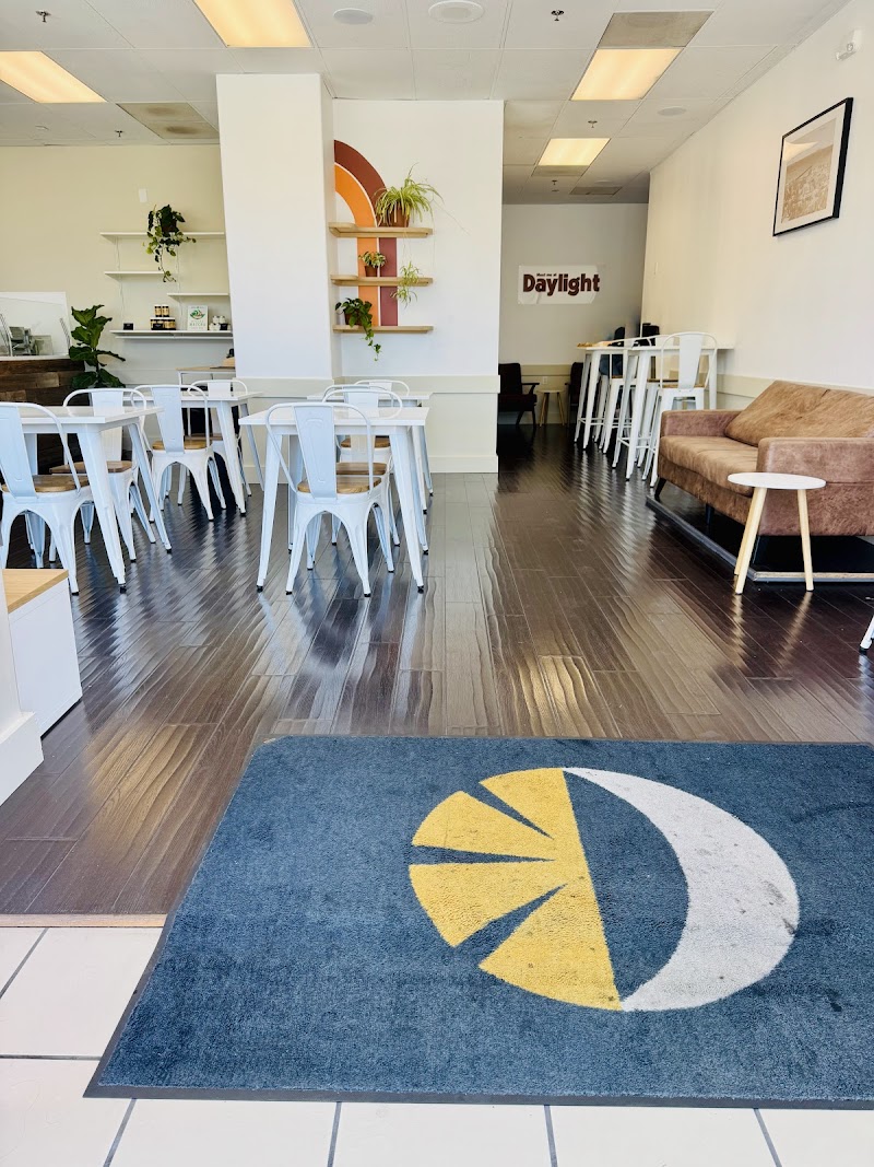 Daylight And Moon Cafe