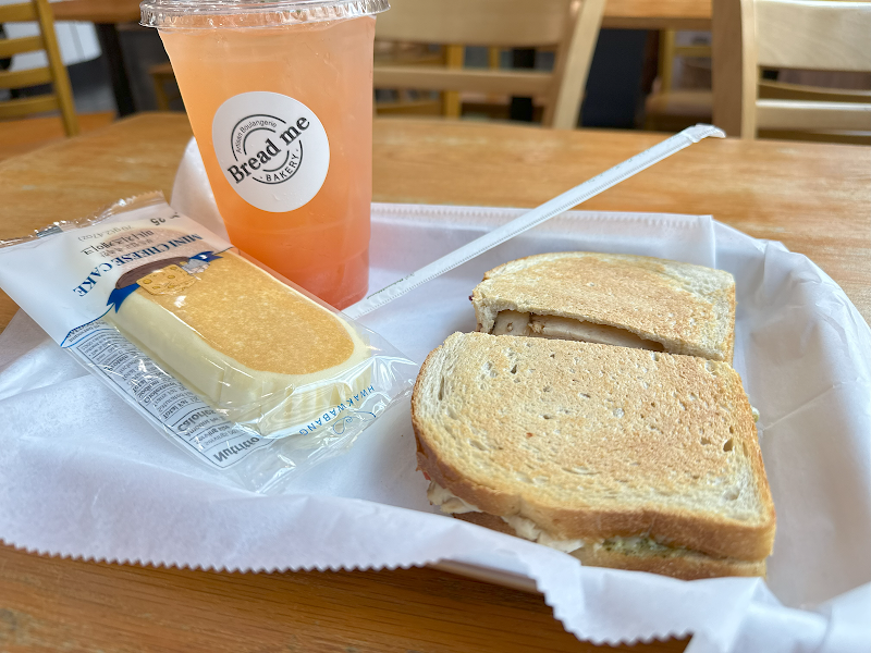 Bread Me Cafe - Smoothie & Bubble Tea