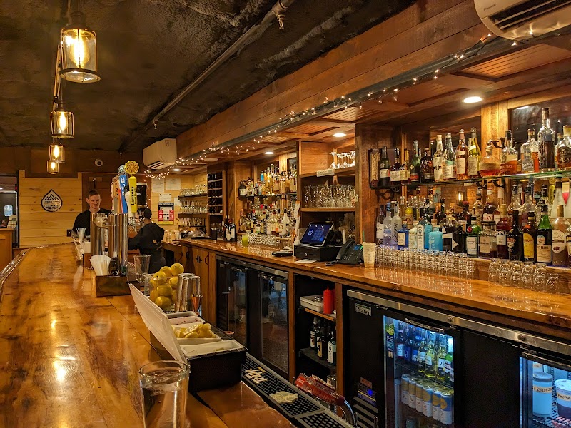 Sawtooth Kitchen, Bar and Stage