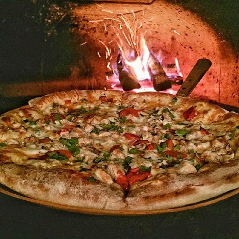 Backyard Pizza and Raw Bar