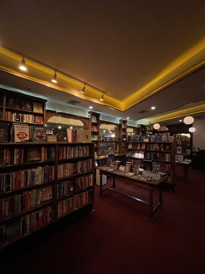 Leopold's Books Bar Caffè