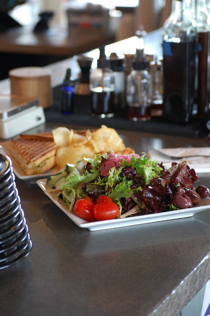 Five Watt Coffee, E. Hennepin