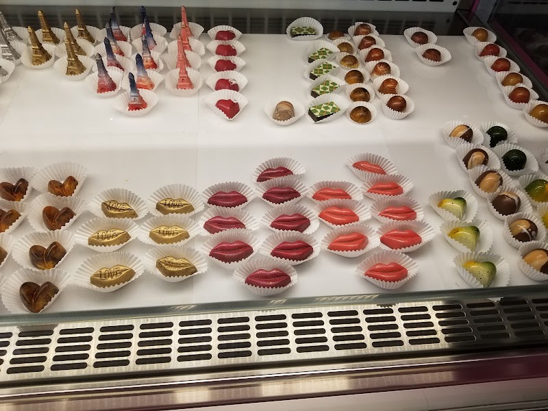 Le Macaron French Pastries Avondale