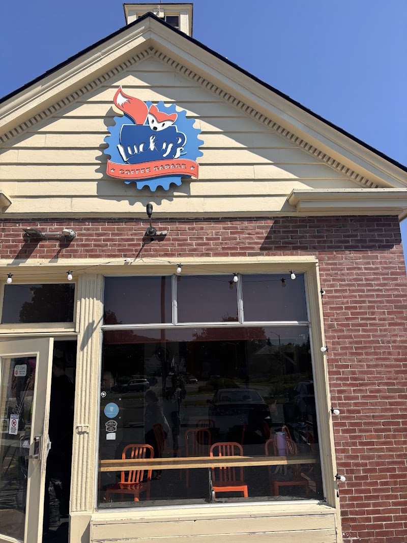 Lucky's Coffee Garage