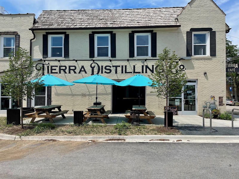 Tierra Distilling Co. & Cafe