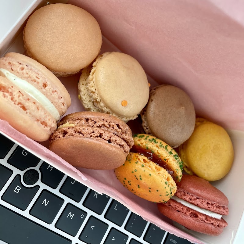 Le Macaron French Pastries