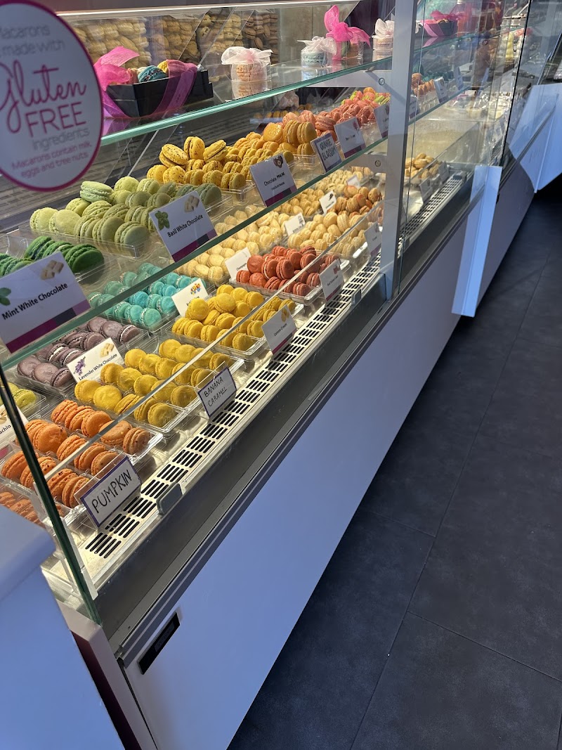 Le Macaron French Pastries
