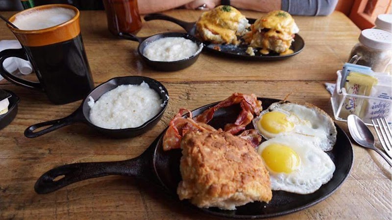 Two Cracked Eggs Cafe