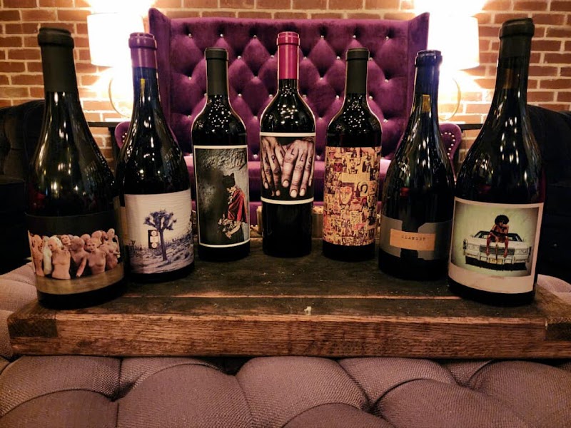 SiP Fine Spirits & Cigar Lounge