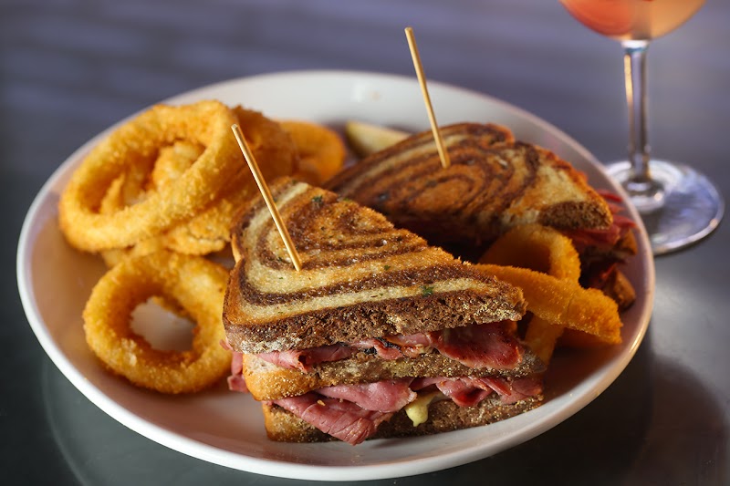 Peppermill Restaurant and Fireside Lounge