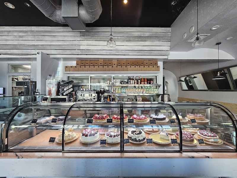 Amandine Patisserie Cafe