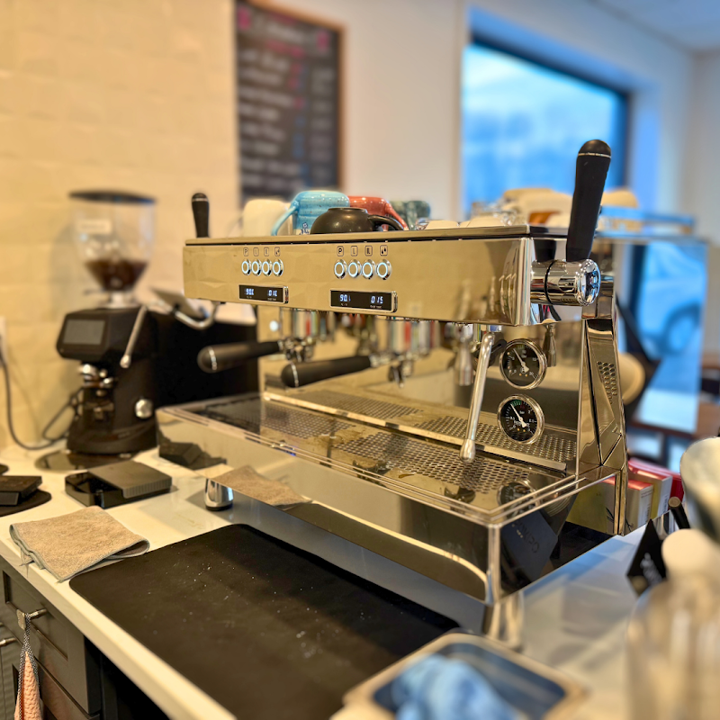 DAYES Coffee Roastery & Shop