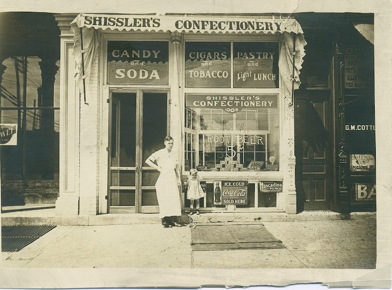 Three Dolls Cafe & Cakery