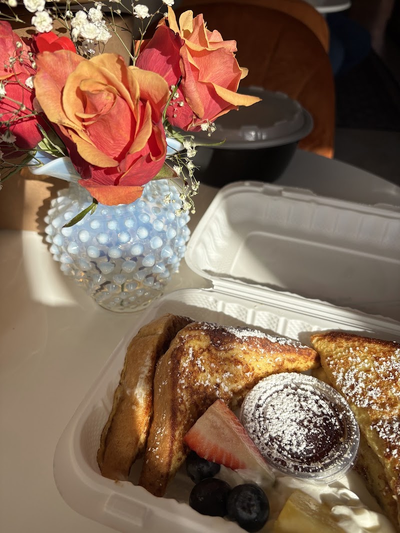 Three Dolls Cafe & Cakery