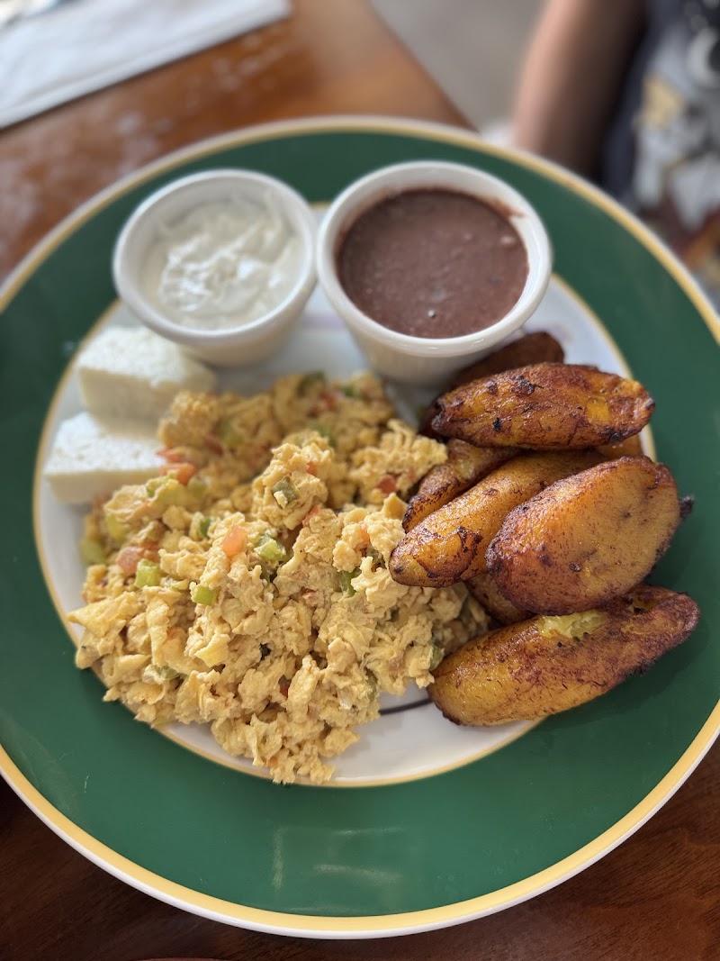 Clavo & Canela Cocina-Café