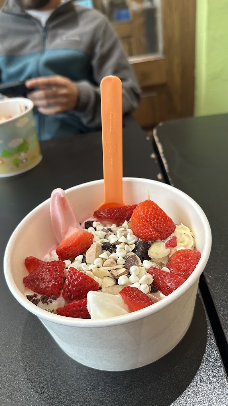 GOOZELL YOGURT & COFFEE