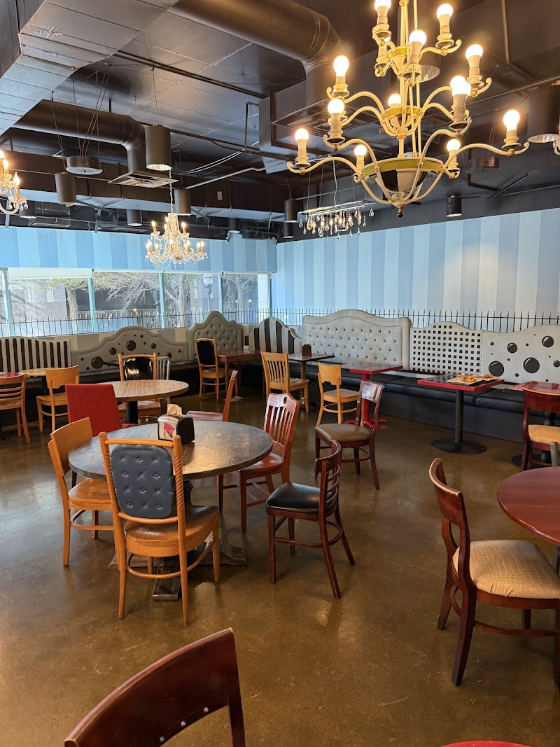 Amélie's French Bakery & Café