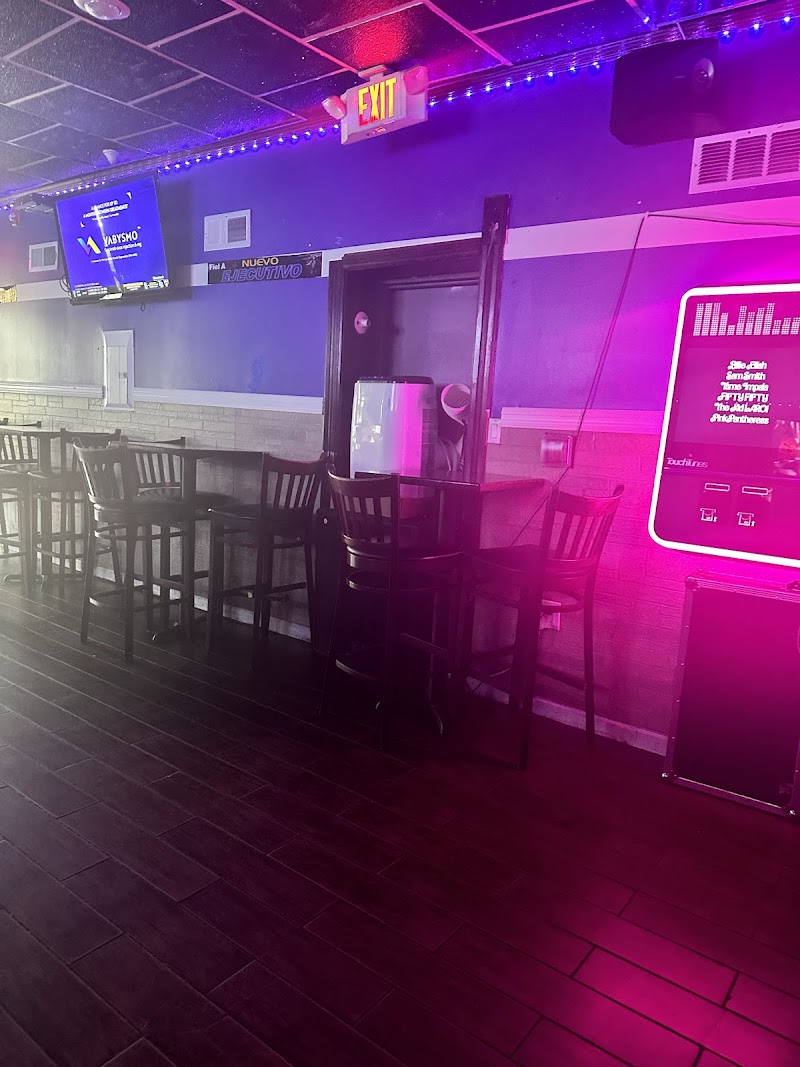 Nuevo Ejecutivo Bar & Lounge