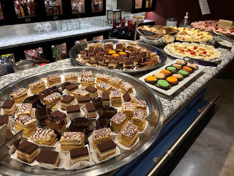 Mademoiselle Paris - French restaurant and bakery